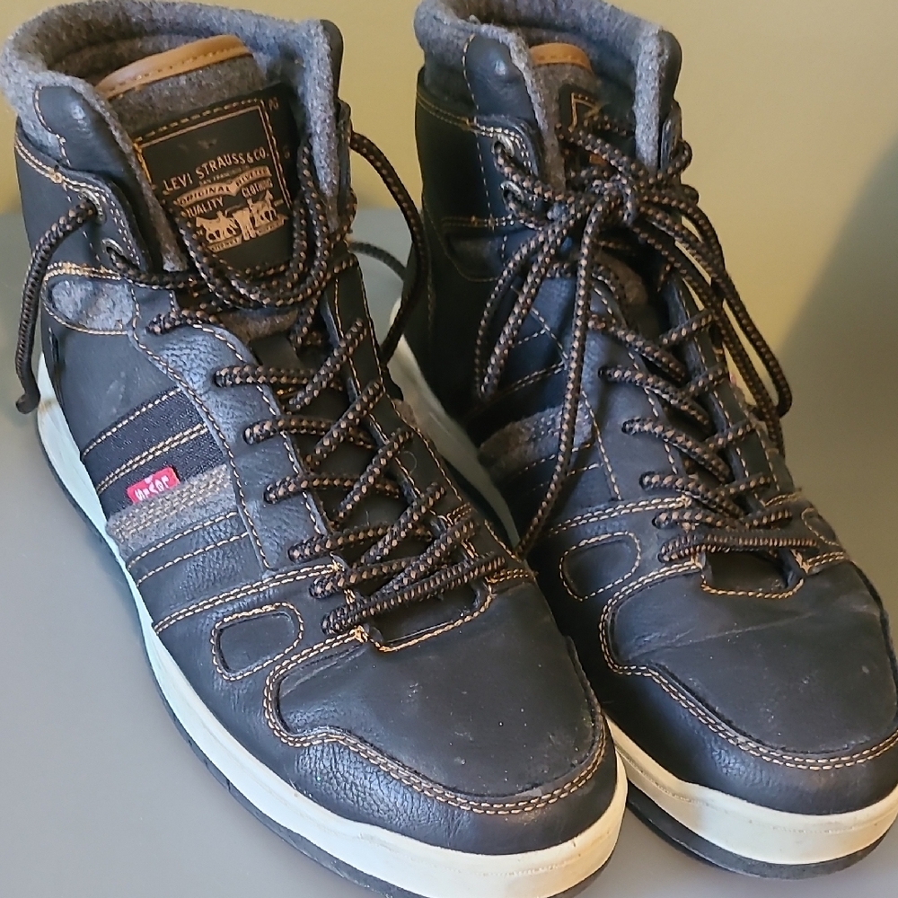 Levi's Men's Black and Gray High-Top Sneakers Size 8